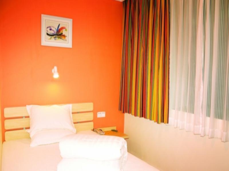 7 Days Inn Guangzhou Tianhe Yantang Metro Branch Bagian luar foto